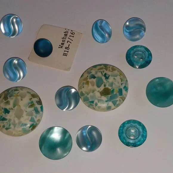13 Retro Blue Vintage Buttons - Picture 11 of 12